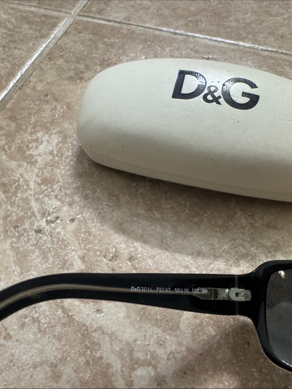D&G Women’s Black Frame Sunglasses with Dark Lenses - Picture 4 of 4
